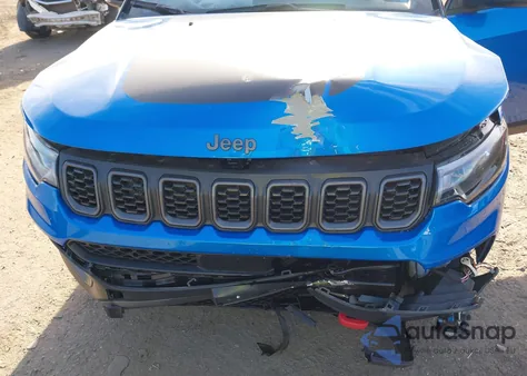 2024 Jeep Compass Trailhawk 4X4 z USA, uszkodzony, nr VIN 3C4NJDDN9RT129757